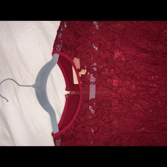 Lace dress - Picture 4 of 9